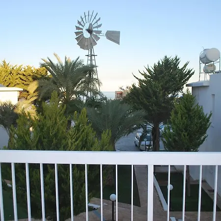 Apartment Flisvos Beach *